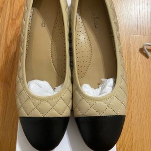Neiman Marcus Black/Nude Flats